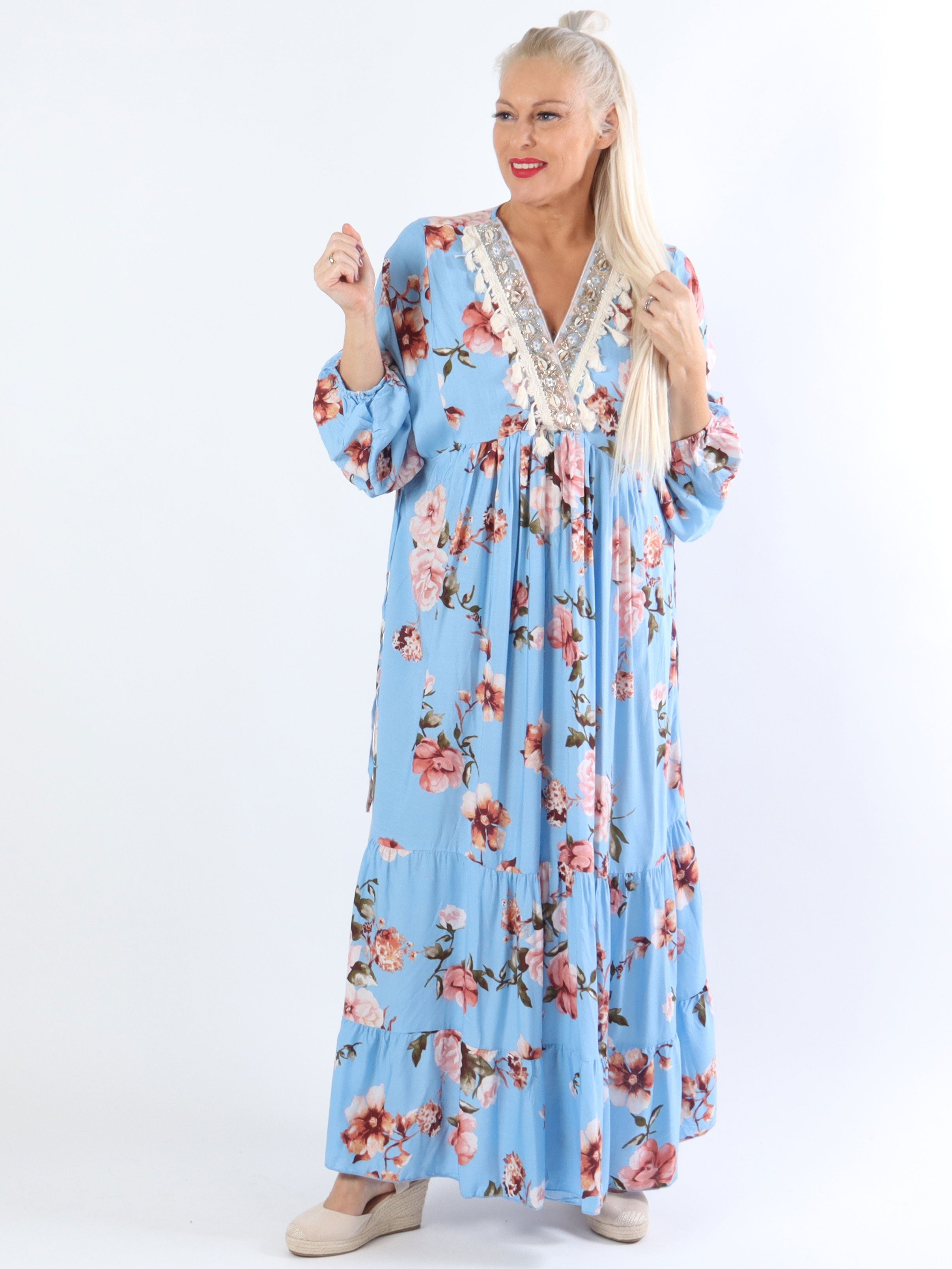 Adelaida Flower - Plus size klänning med snäckor och fransar
